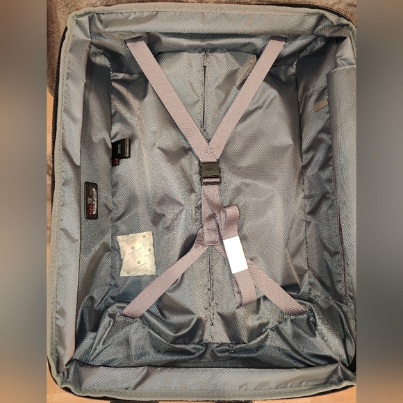 [NWT] Tumi 19 Degree Continental Expandable Carry-On Polycarbonate ($795 Retail) - Picture 9 of 16